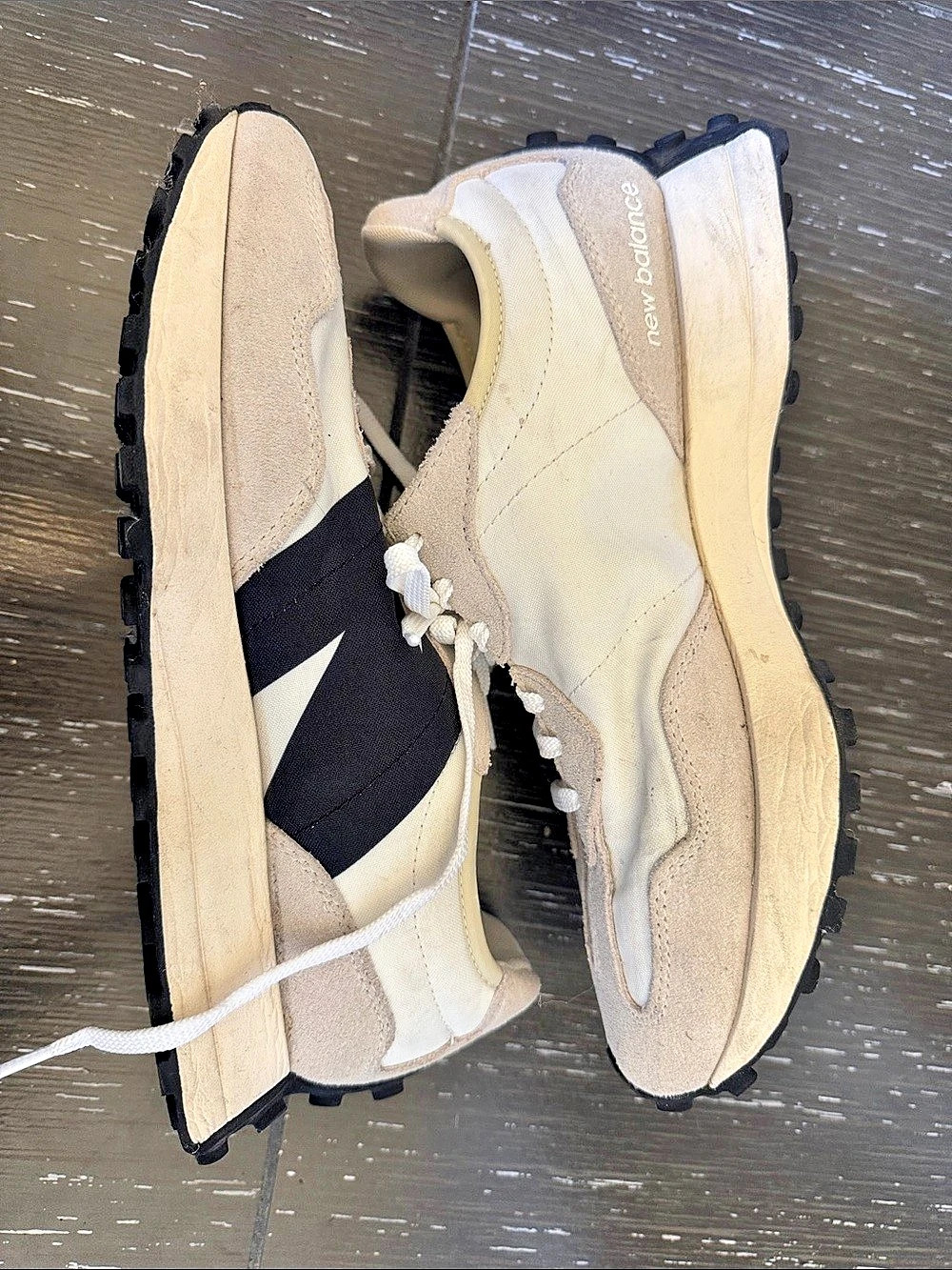 New Balance 327 Sneakers White & Black US 11